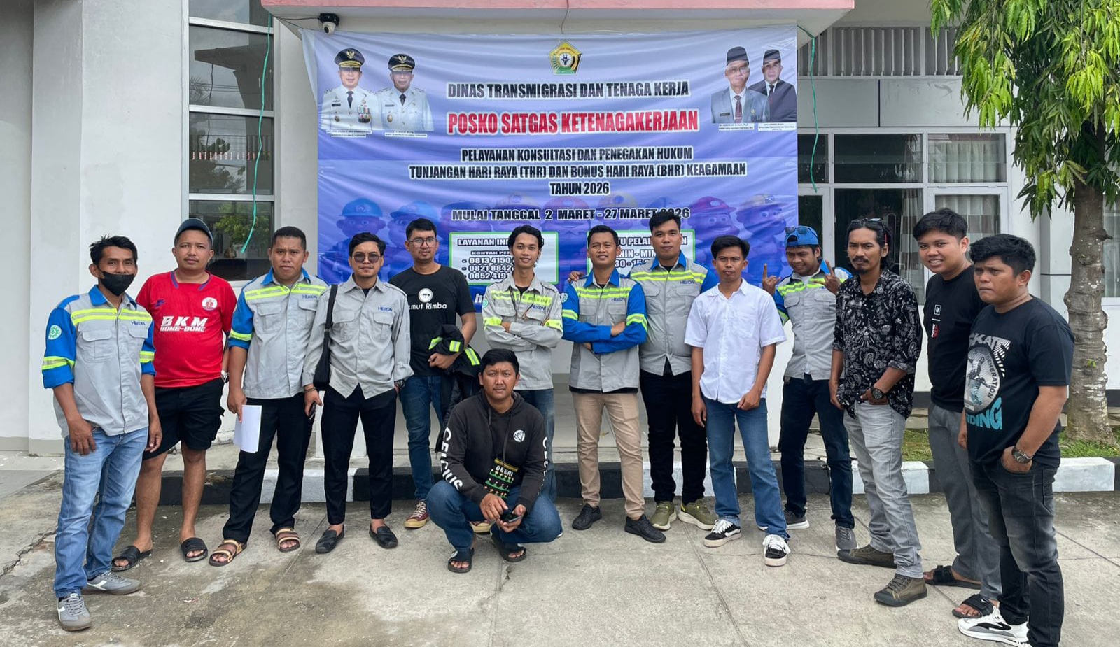 Karyawan PT Hilcon Jaya Sakti saat mengadu di Disnakertrans Provinsi Sulawesi Tenggara.